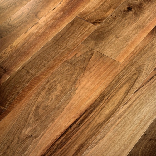 Engineered wood planks floor in European Walnut: sanded, oiled.