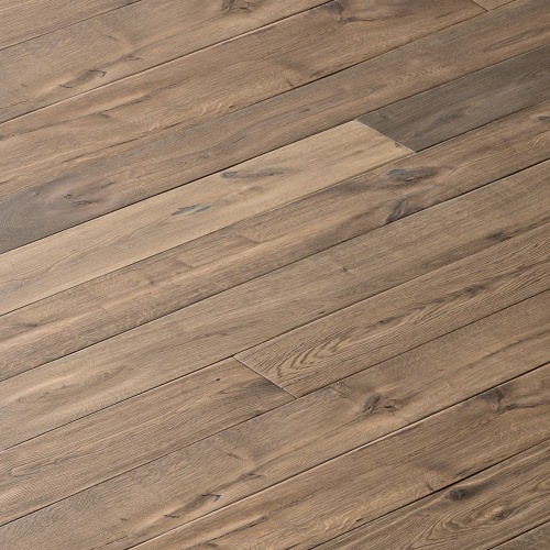 Engineered wood planks floor in Oak: smoked, brushed, stained, aged effect, hand carved, varnished.