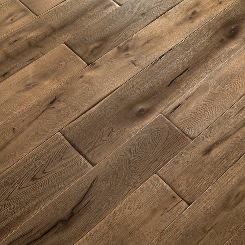 Engineered wood planks floor in Oak Antique: brushed, aged, stained, varnished.