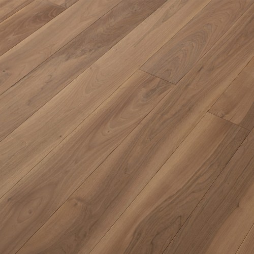 Engineered wood planks floor in European Walnut: brushed, bleached, varnished.