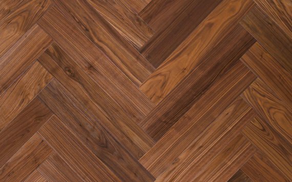Herringbone 90° wood floor in American Walnut: brushed, varnished.