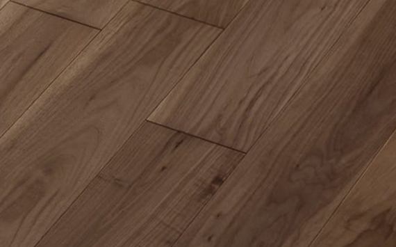Engineered wood planks floor in American Walnut: brushed, stained, varnished.