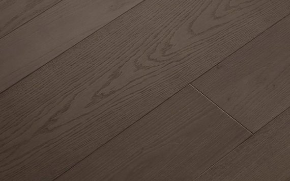 Engineered wood planks floor in Oak: smoked, brushed, stained, varnished.