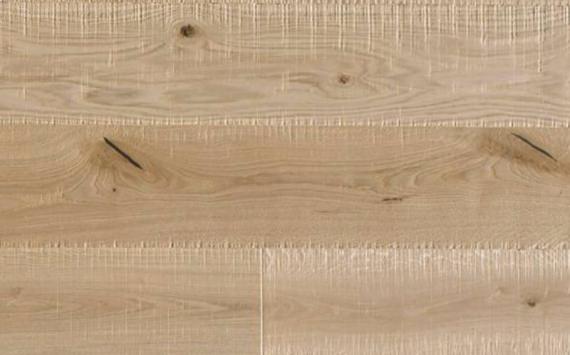 Engineered wood planks floor in Oak: brushed, sawn, varnished.